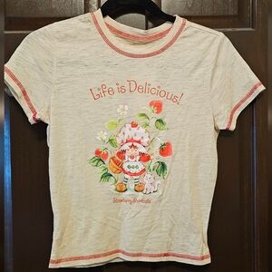 Vinyl Icons Strawberry Shortcake graphic t-shirt, Small